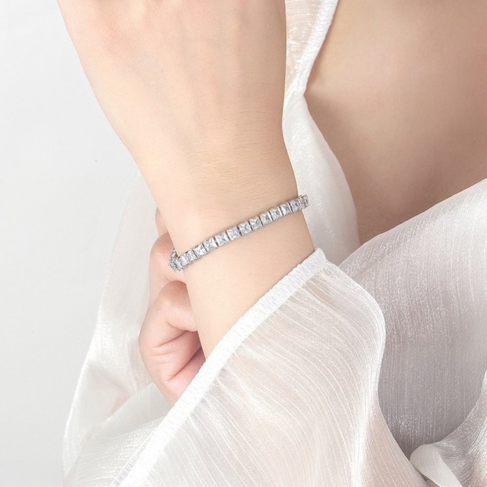 NEW Silver Sparkling Geometric Square Zircon Bracelet